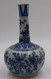 CHINESE BLUE AND WHITE PORCELAIN BOTTLE