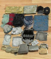 ASSORTED GROUPING OF (22) VINTAGE PURSES.