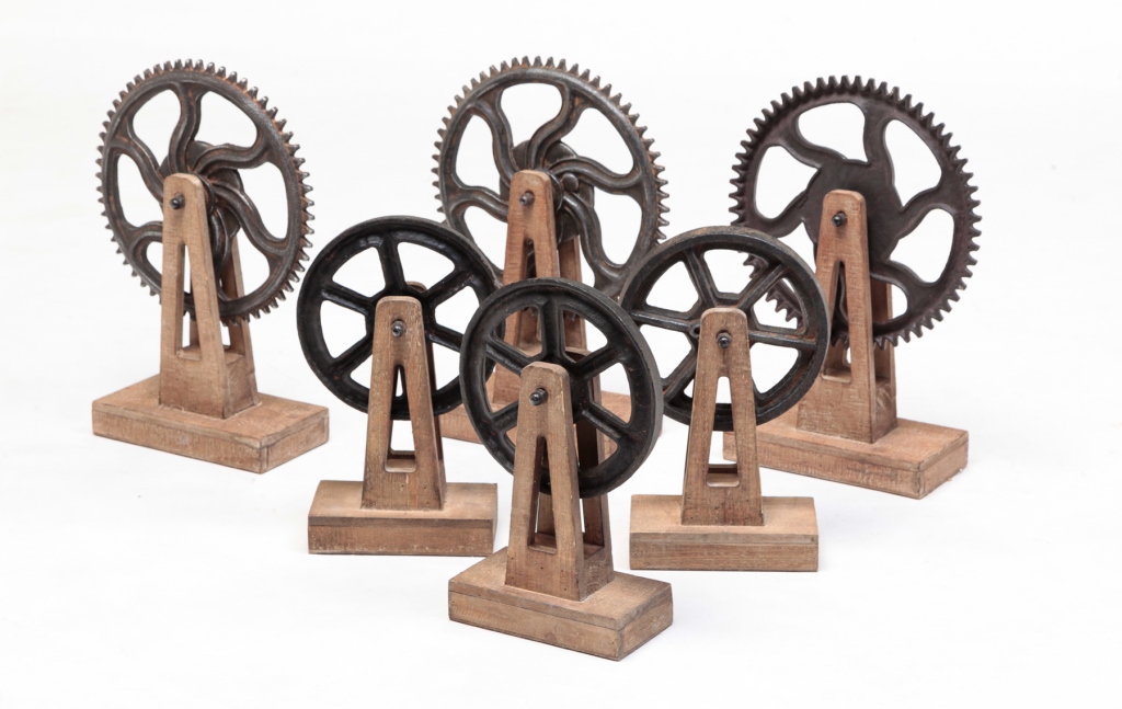 SIX DECORATIVE INDUSTRIAL GEARS  3bf1d7