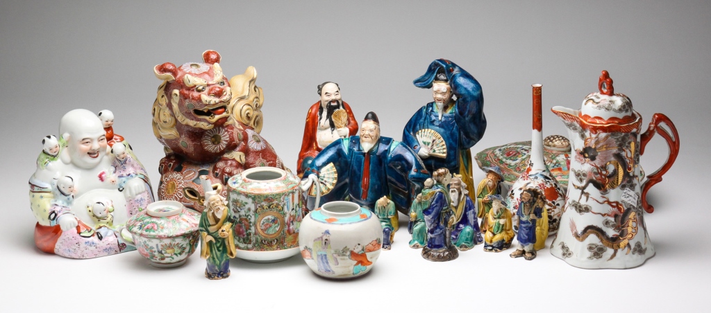 GROUP OF ASIAN FIGURES AND PORCELAIN  3bf1fd
