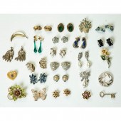 ECLECTIC GROUP OF VINTAGE EARRINGS AND