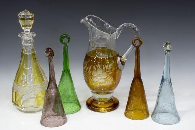  6 COLLECTION OF ART GLASS TABLEWARE  3bf324