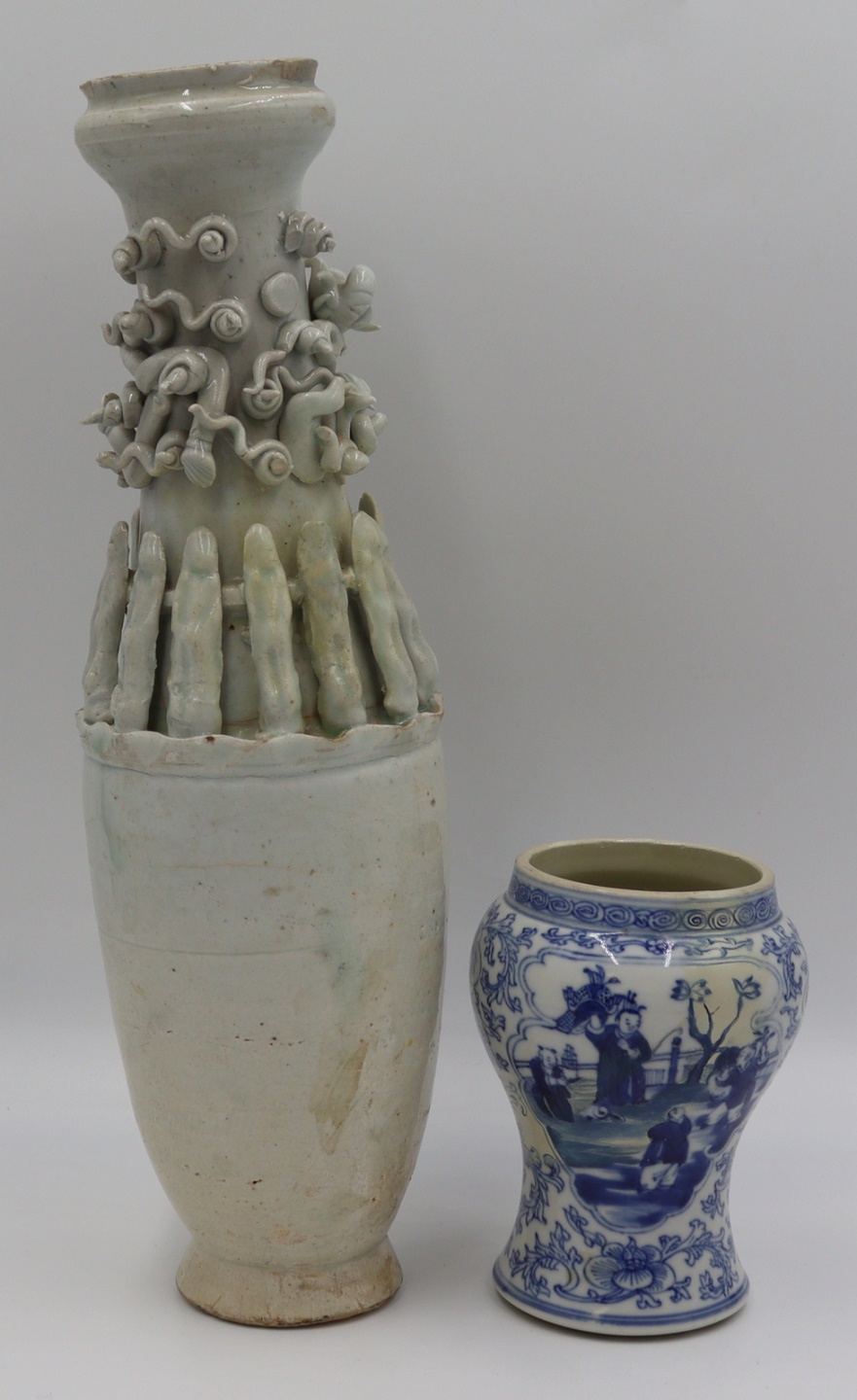 CHINESE PORCELAIN GROUPING Includes 3bdeb4