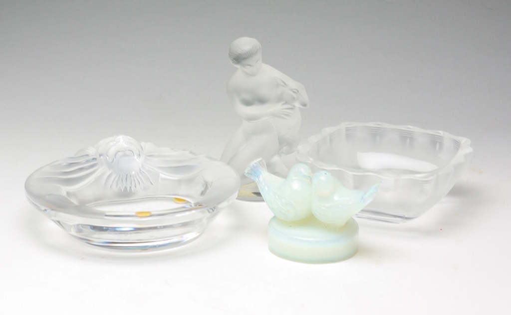 FOUR PIECES OF LALIQUE ART GLASS  3bf826