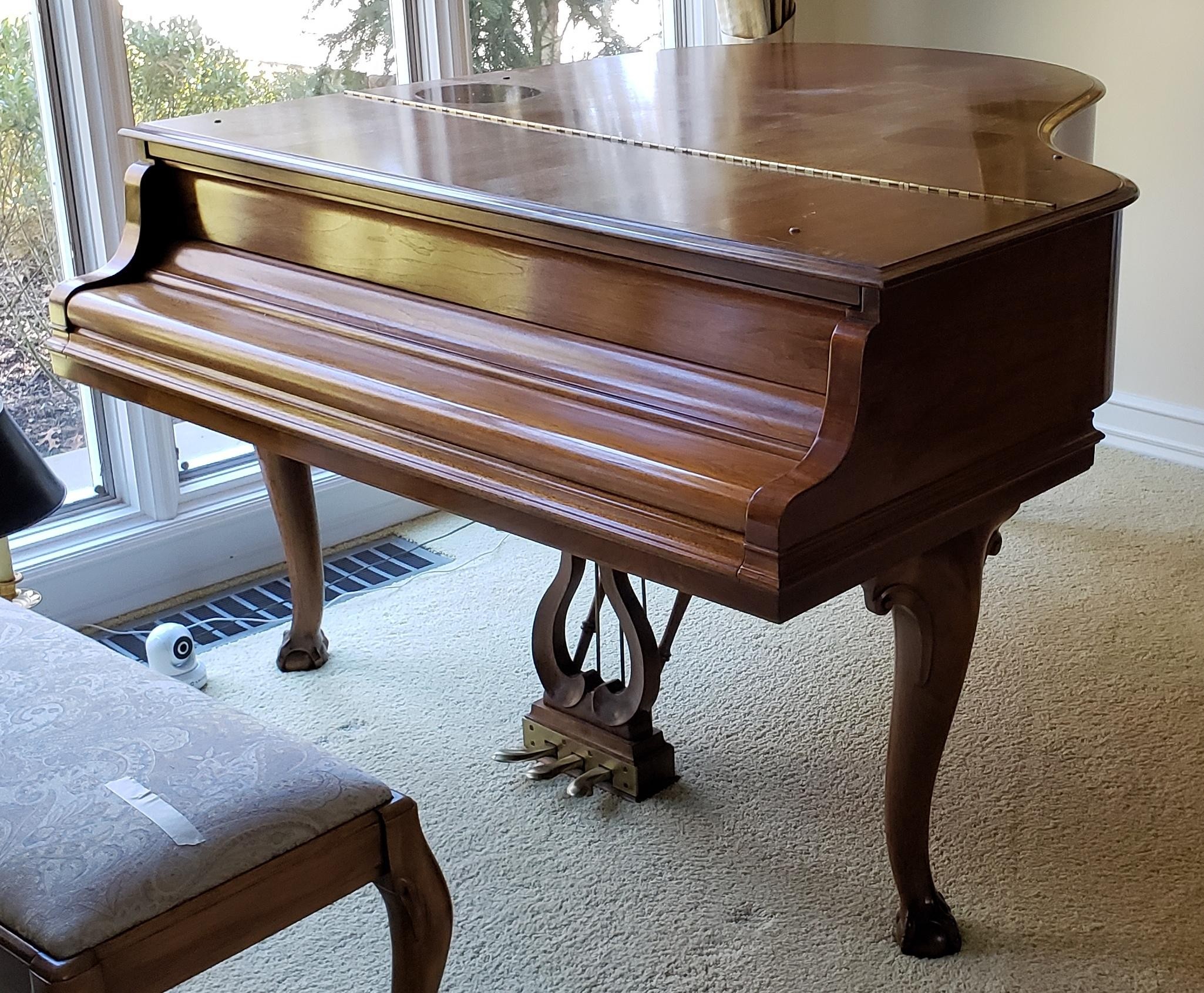 STEINWAY WALNUT BABY GRAND PIANO  3c3425