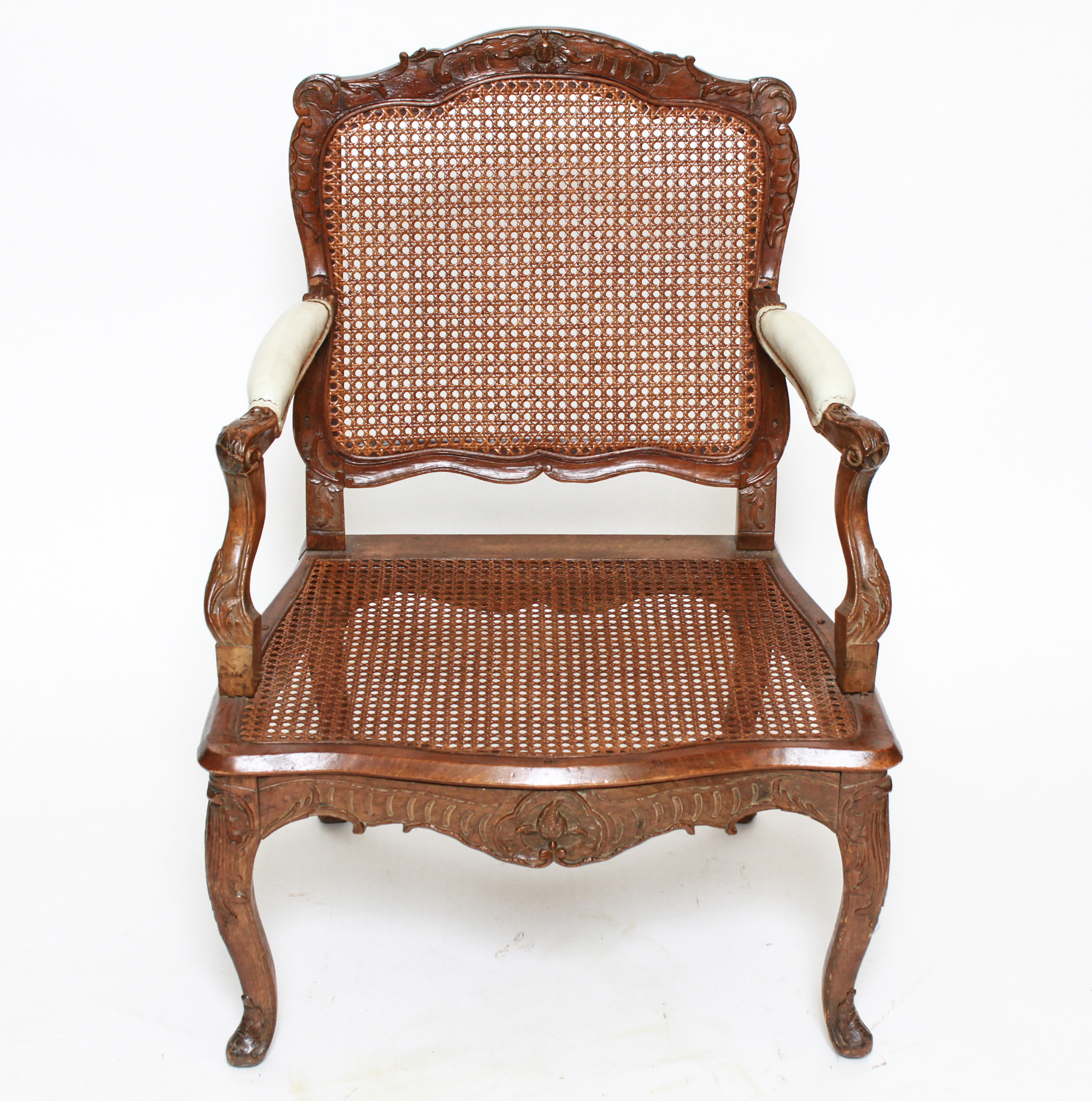 FRENCH PROVINCIAL OPEN ARM CHAIR 3c35ed