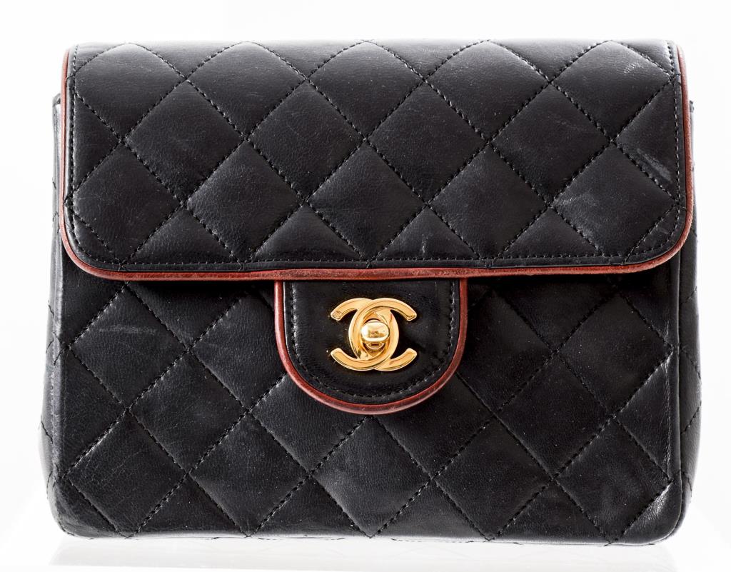 CHANEL NAVY BLUE QUILTED LEATHER 3c4126