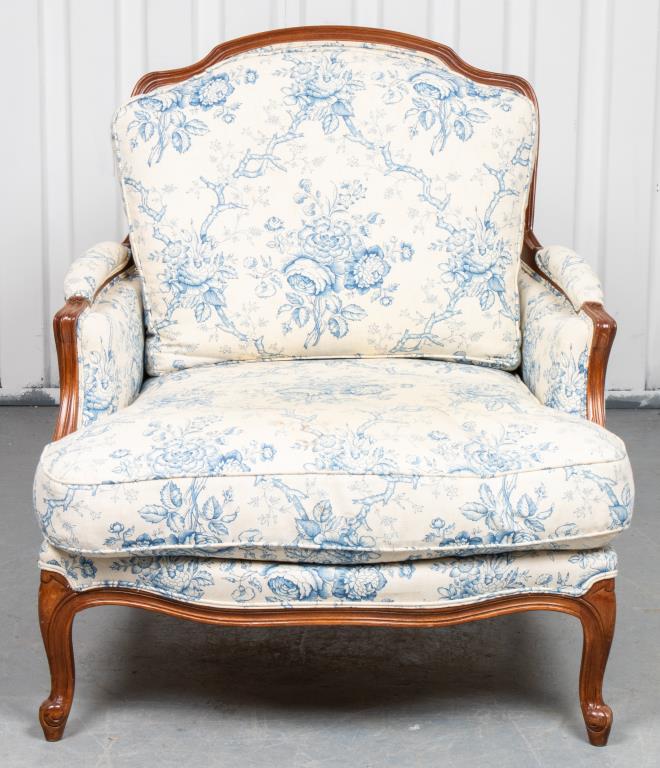 LOUIS XV STYLE UPHOLSTERED MARQUISE 3c42ec