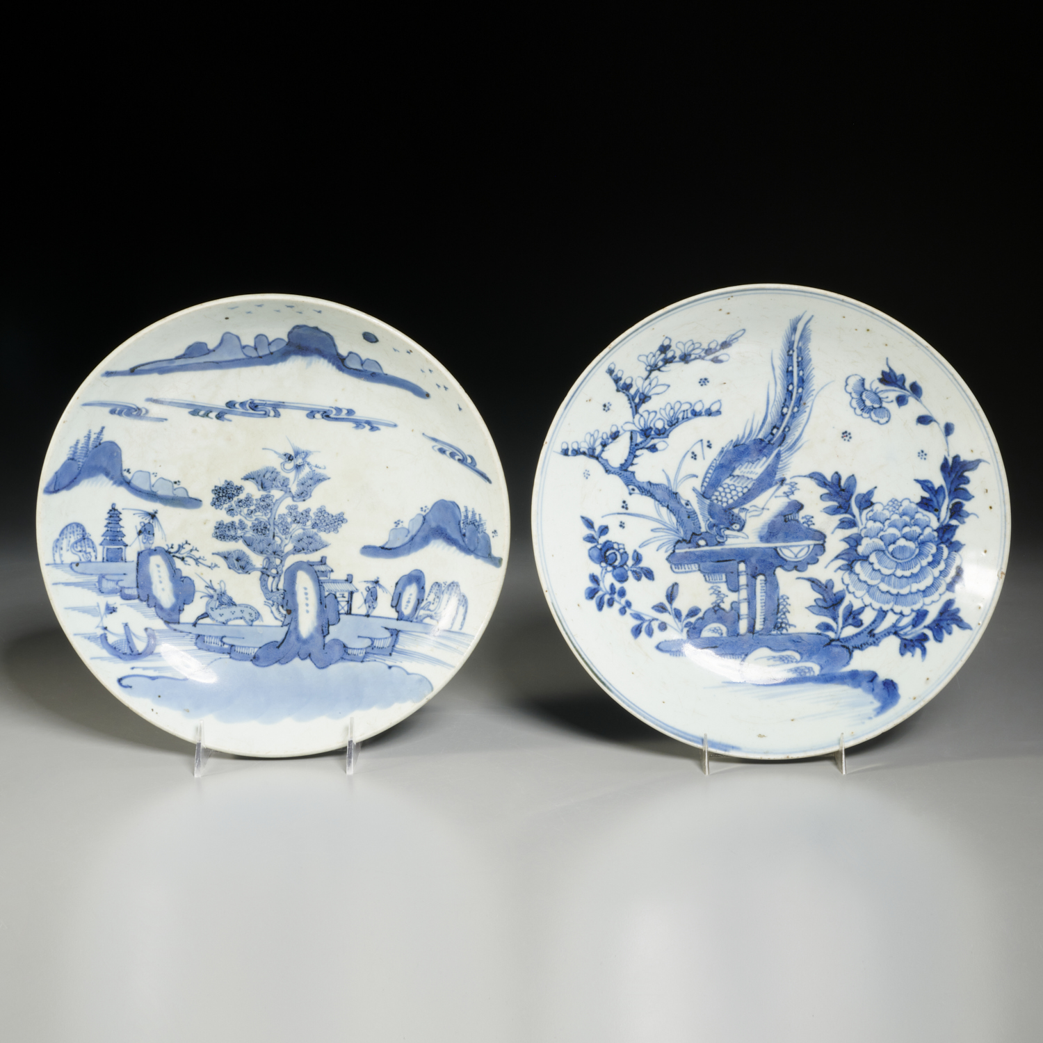  2 CHINESE BLUE AND WHITE PLATES 3c279d