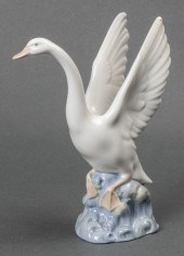 SPANISH NAO BY LLADRO PORCELAIN SWAN
