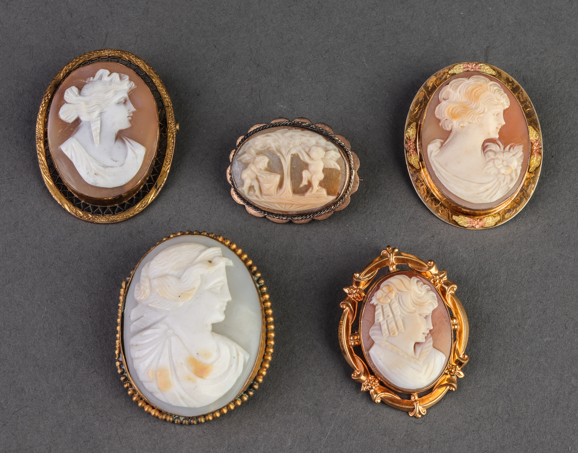 MISC CAMEO PENDANTS BROOCHES  3c5a10