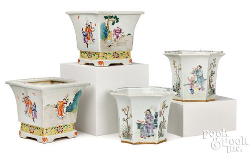 TWO PAIRS OF CHINESE EXPORT PORCELAIN