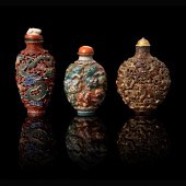 GROUP OF THREE PORCELAIN SNUFF BOTTLES
QING