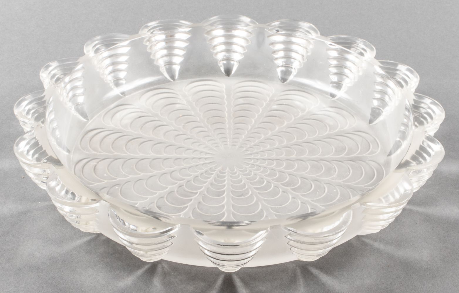R LALIQUE FROSTED ART GLASS CENTERPIECE 3c4dac