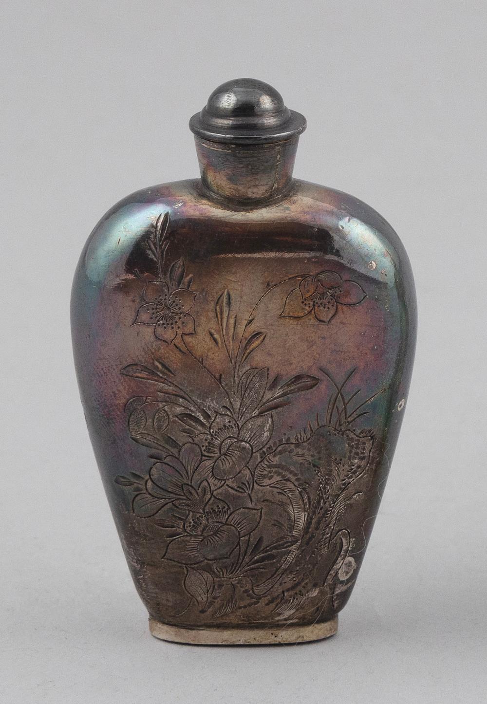CHINESE ENGRAVED SILVER SNUFF BOTTLE 3c7d07
