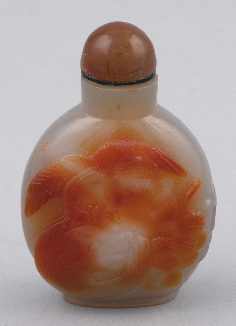 CHINESE CARVED AGATE SNUFF BOTTLE 3c7d10