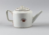 CHINESE EXPORT PORCELAIN COVERED TEAPOT