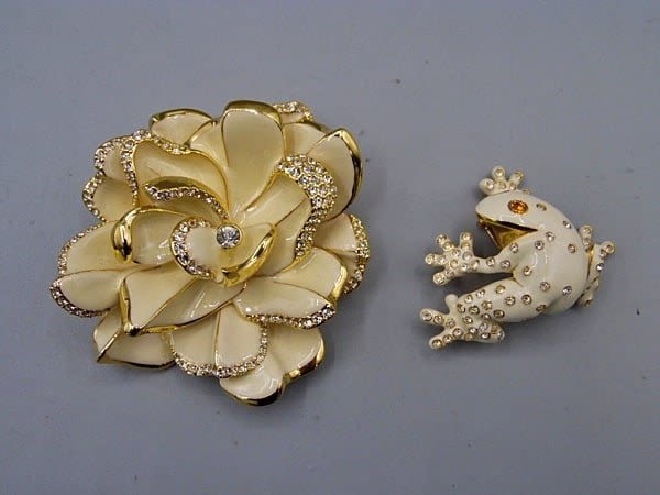 Group of 2 Joan Rivers Brooches  3c8f06