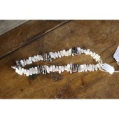 Two tone pearl necklace, approx 41cm