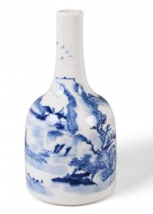 CHINESE BLUE AND WHITE VASE HEIGHT: