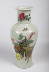 Chinese porcelain vase urns of 3ca91b