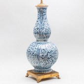 DELFT BLUE AND WHITE DOUBLE GOURD VASE