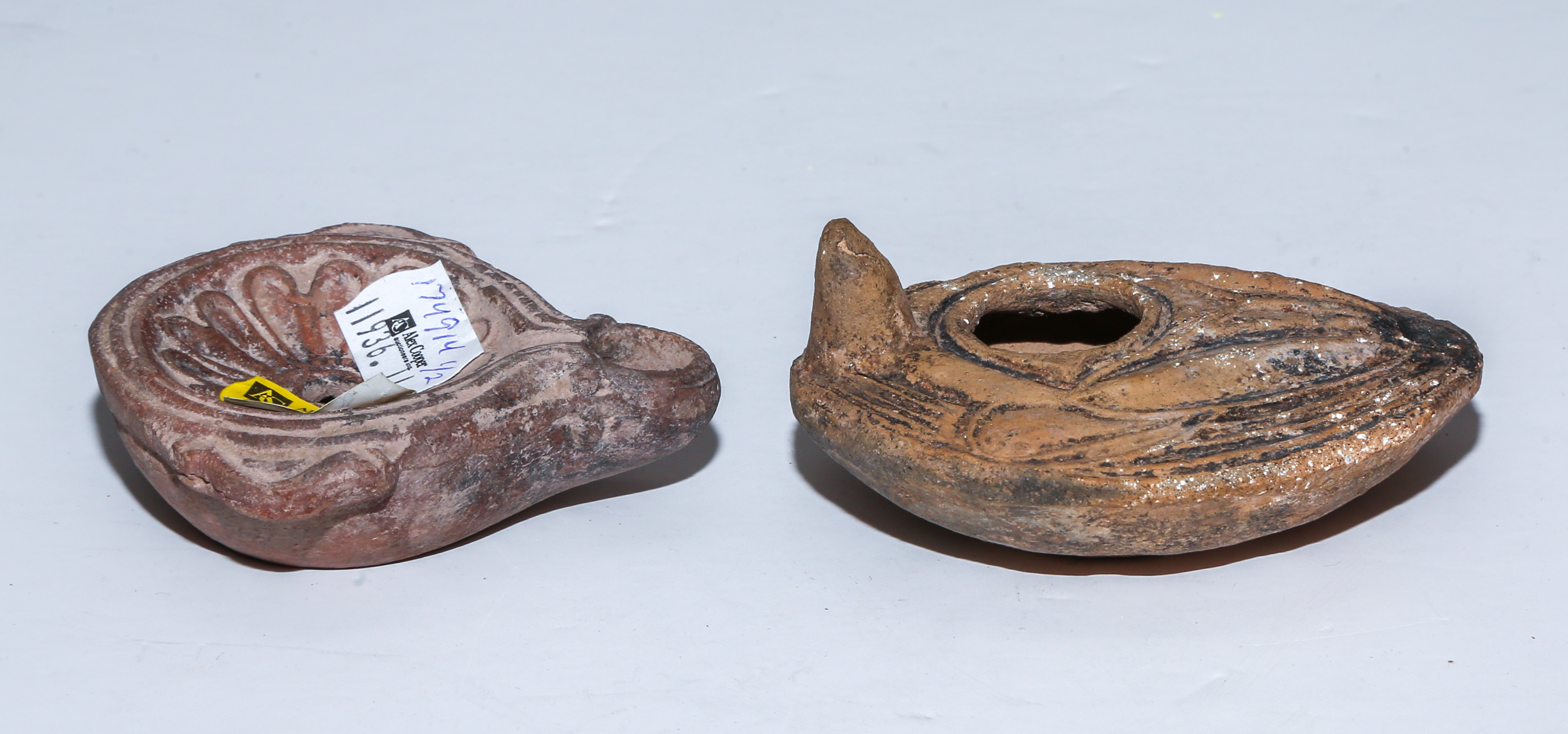 TWO ANCIENT TERRACOTTA OIL LAMPS 3cb00c