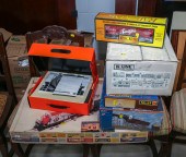 ASSORTMENT OF TRAIN CARS SETS & ACCESSORIES