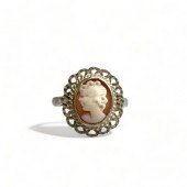 A Sterling silver cameo set ring, size