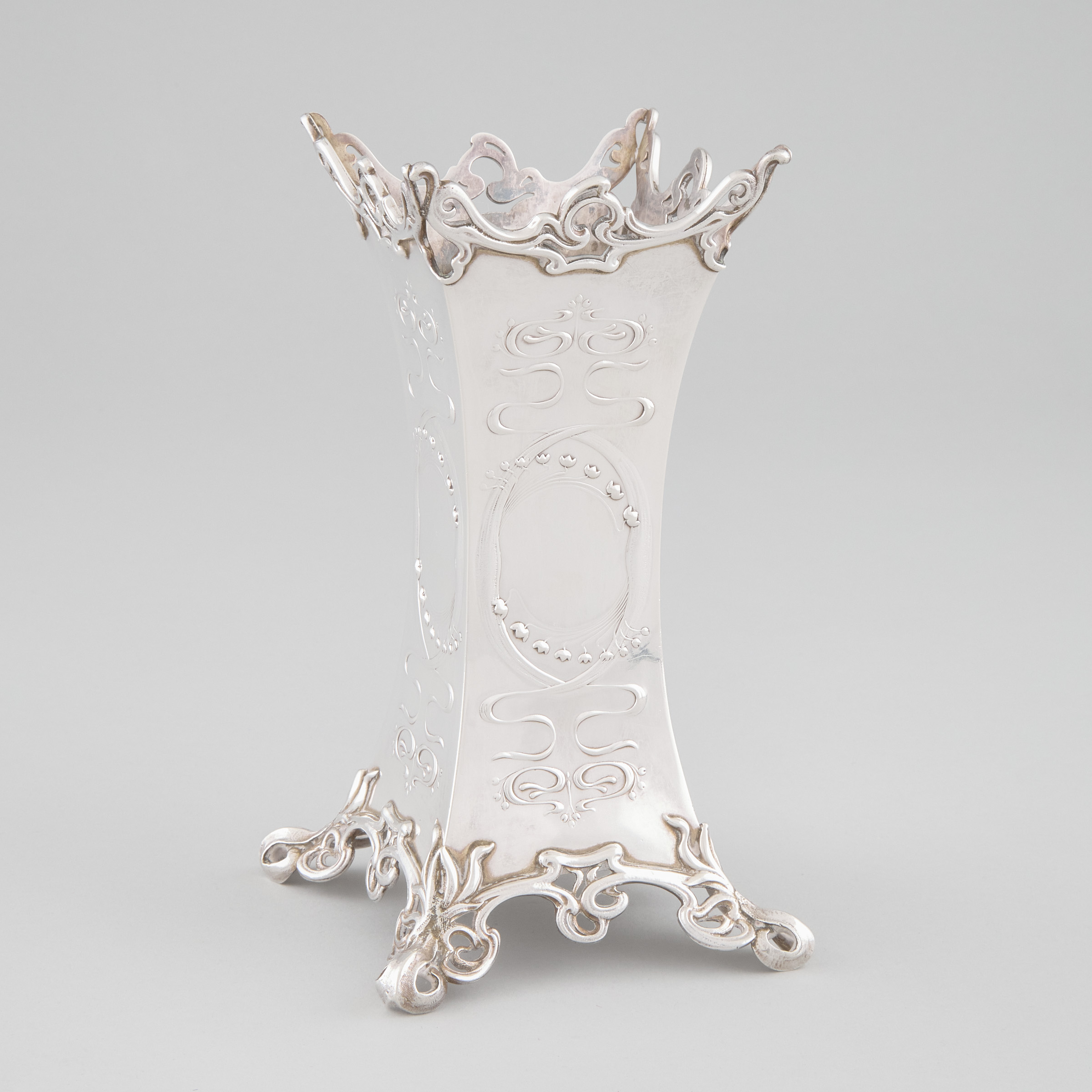 Edwardian Art Nouveau Silver Vase  3c971d