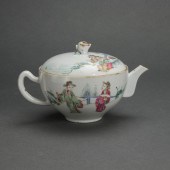 CHINESE FAMILLE ROSE TEAPOT Chinese