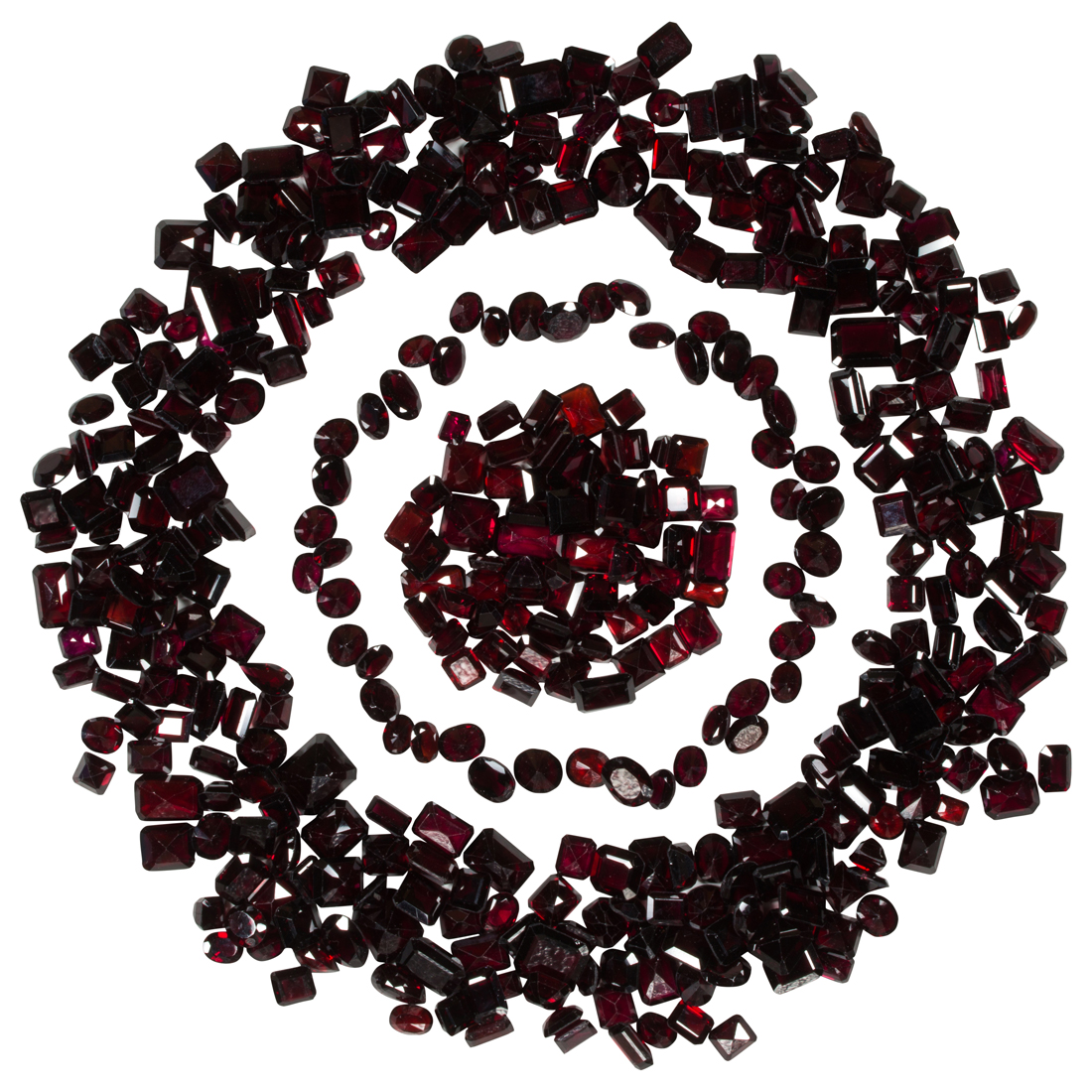 A GROUP OF UNMOUNTED GARNETS A 3cdee4