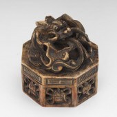 CHINESE ANTIQUE CARVED HARD STONE SEAL
