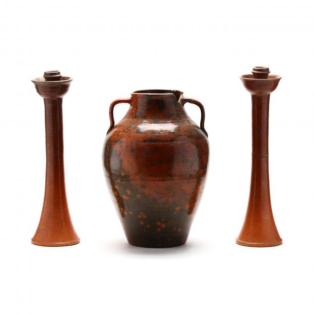 JUGTOWN POTTERY VASE AND CANDLESTICKS 3cc029