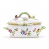 HEREND PORCELAIN QUEEN VICTORIA COVERED