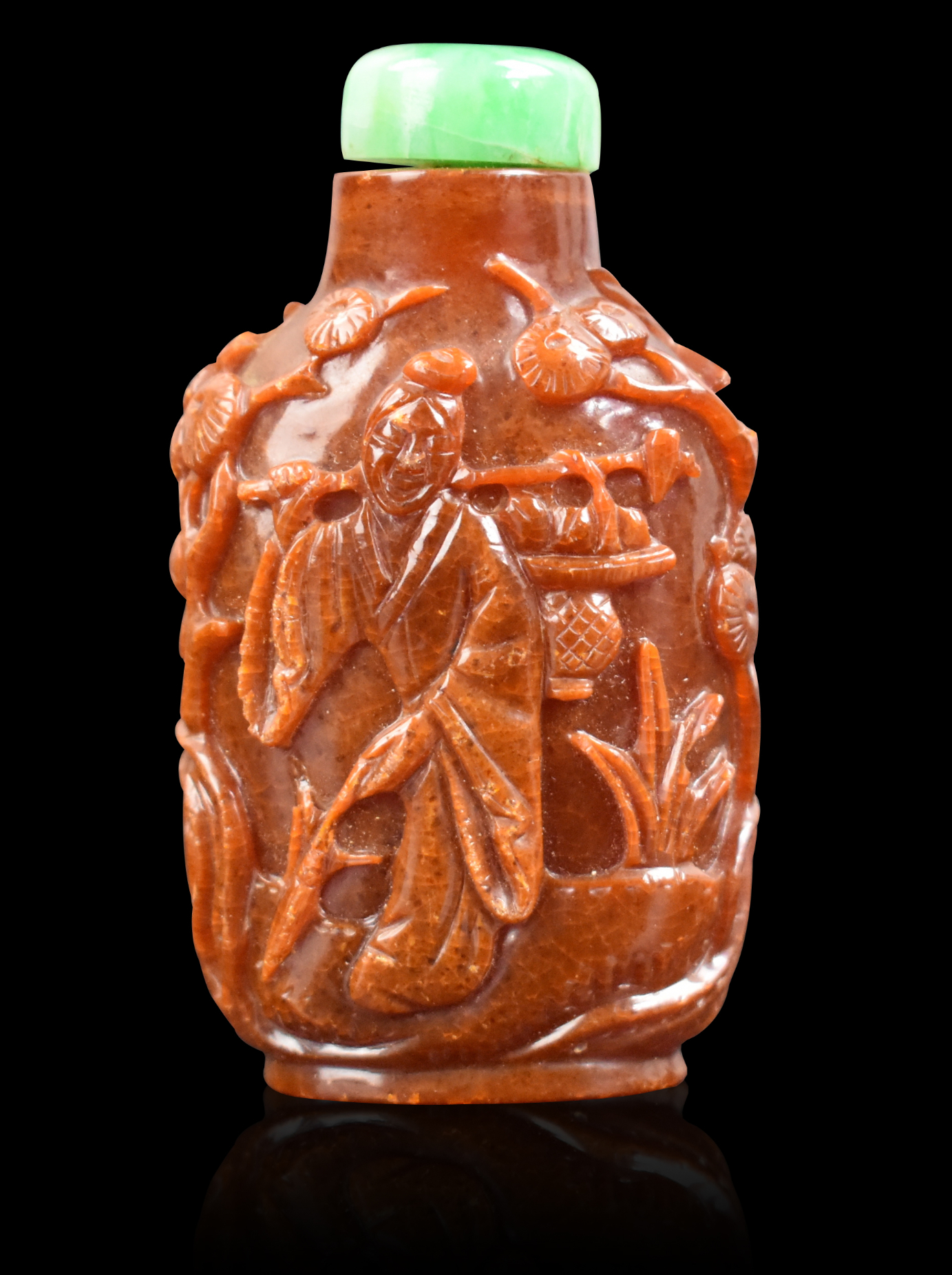 CHINESE AMBER CARVED FIGURAL SNUFF 3cf860