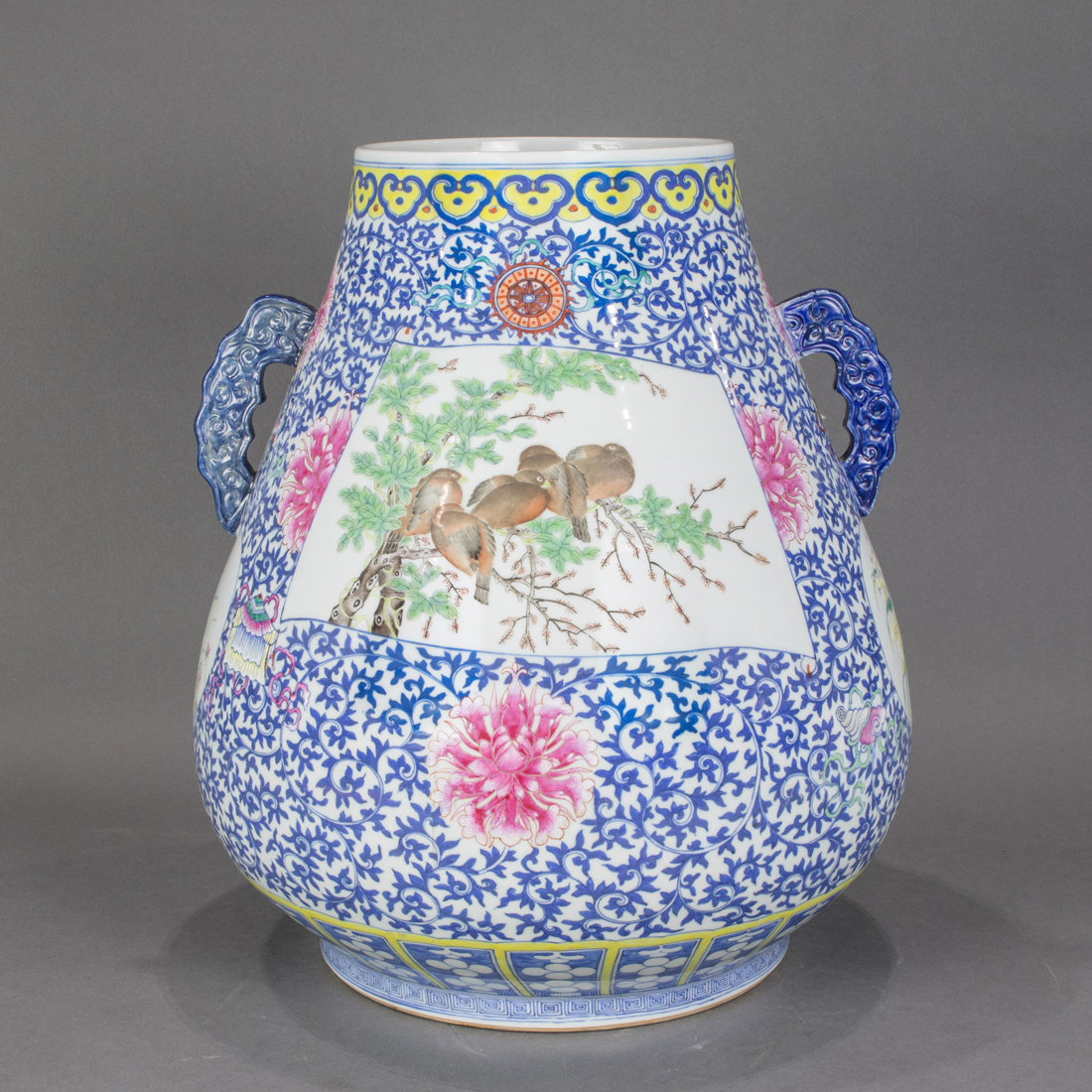 CHINESE FAMILLE ROSE AND UNDERGLAZE 3ce2bf
