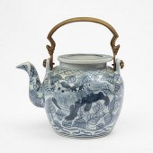 ANTIQUE CHINESE TEAPOT DECORATED