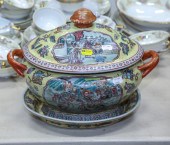 CHINESE FAMILLE JAUNE TUREEN WITH